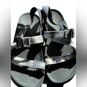 Woman’s size 6 Chaco sandals.‎ Blue and white the dye straps.